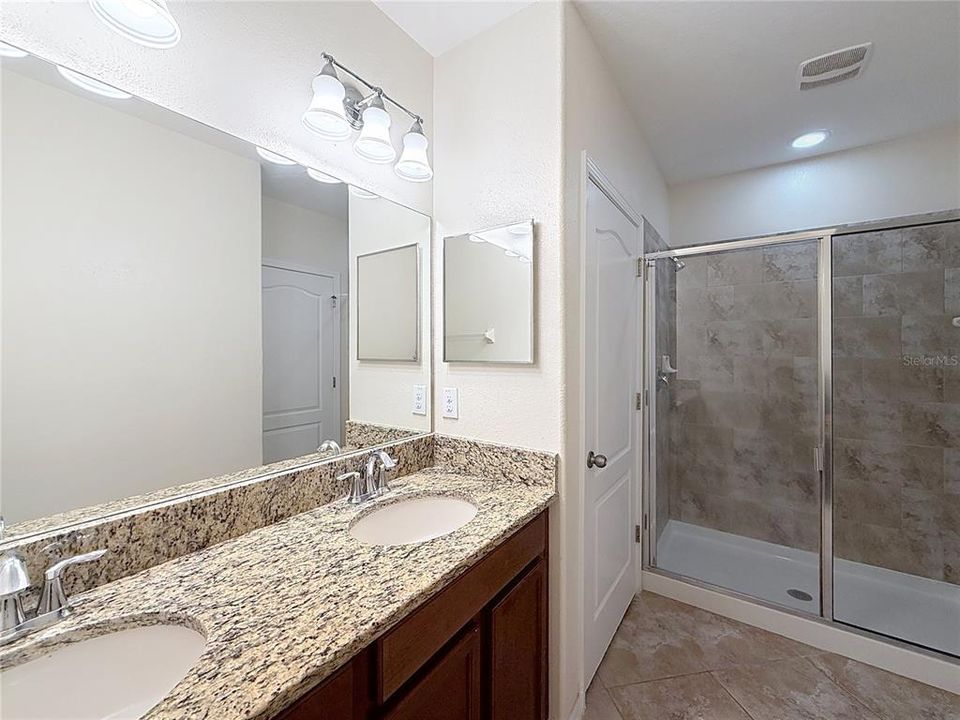 For Sale: $425,000 (5 beds, 3 baths, 2180 Square Feet)