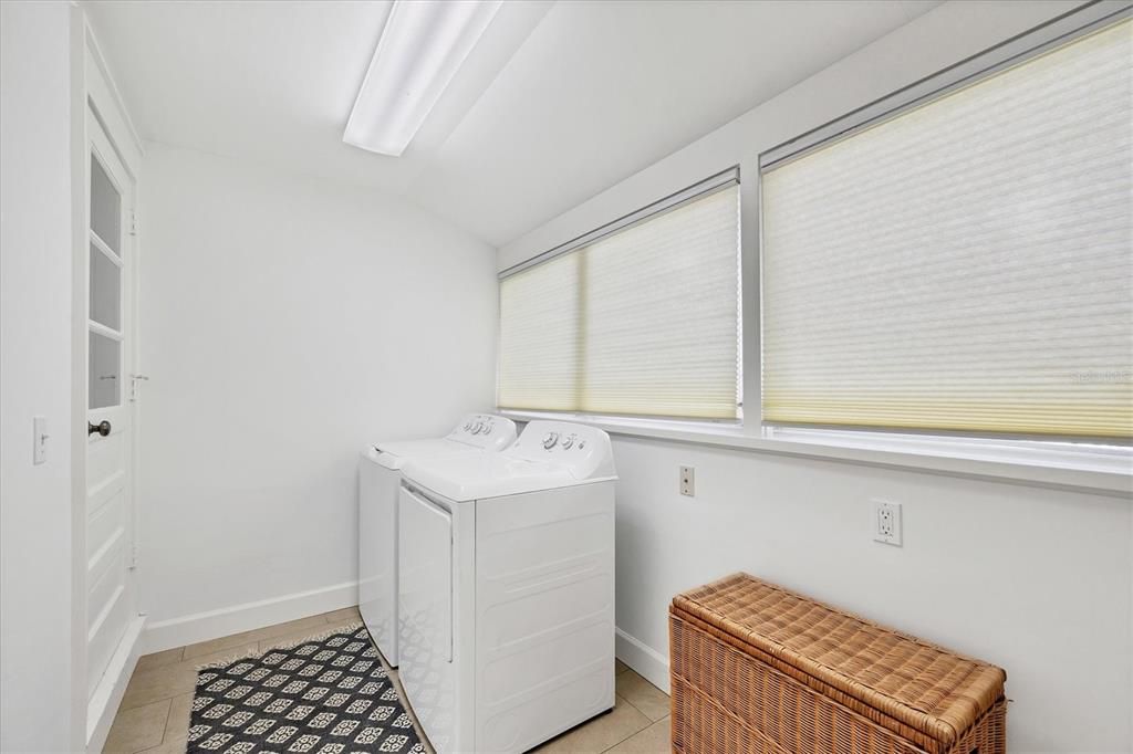 待售: $2,950,000 (3 贝兹, 2 浴室, 1609 平方英尺)