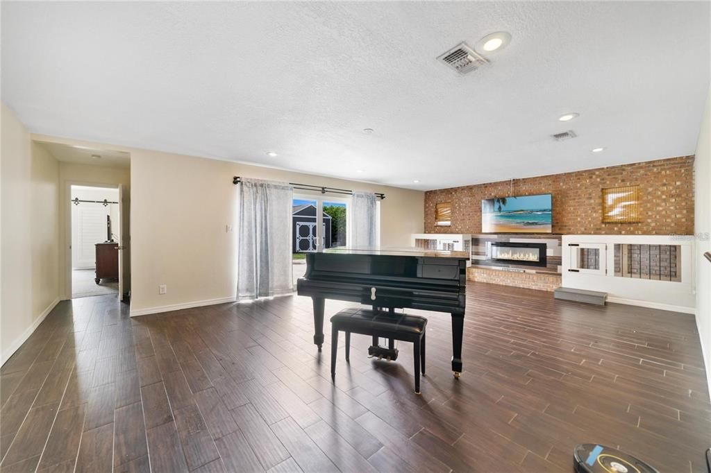 For Sale: $474,990 (3 beds, 2 baths, 1818 Square Feet)