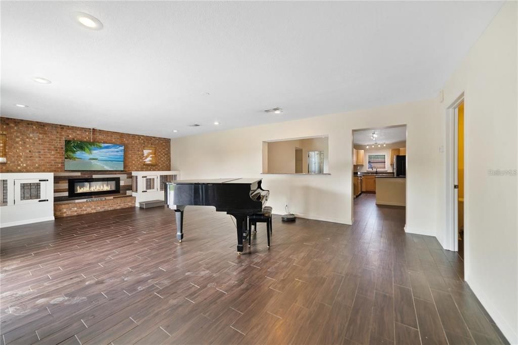 For Sale: $474,990 (3 beds, 2 baths, 1818 Square Feet)