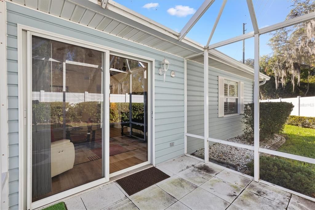 На продажу: $239,000 (2 спален, 2 ванн, 1359 Квадратных фут)