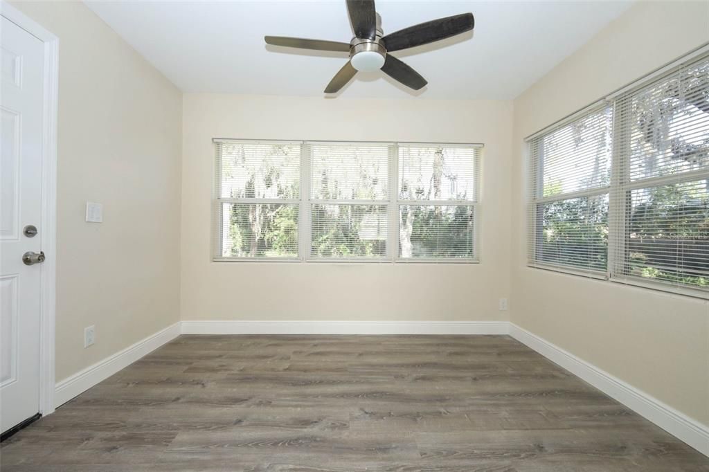 For Sale: $239,500 (3 beds, 2 baths, 1059 Square Feet)