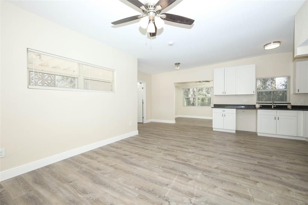 For Sale: $239,500 (3 beds, 2 baths, 1059 Square Feet)