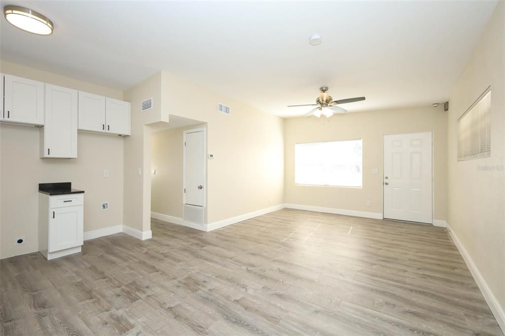 For Sale: $239,500 (3 beds, 2 baths, 1059 Square Feet)