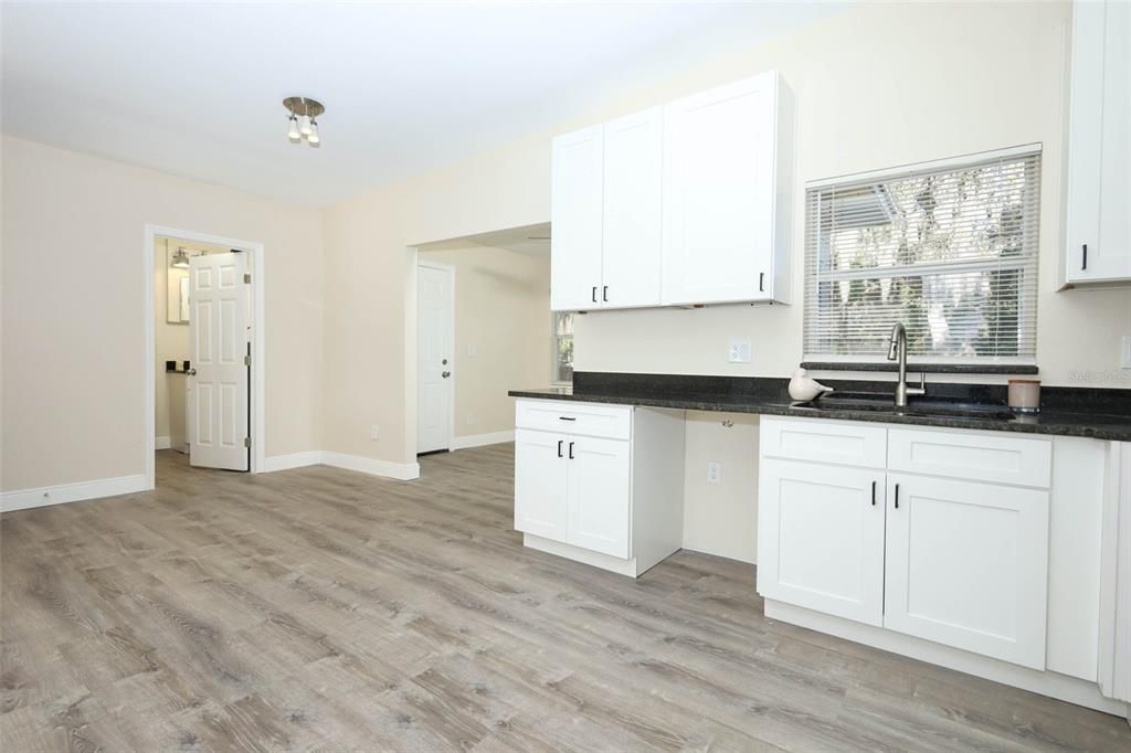 For Sale: $239,500 (3 beds, 2 baths, 1059 Square Feet)