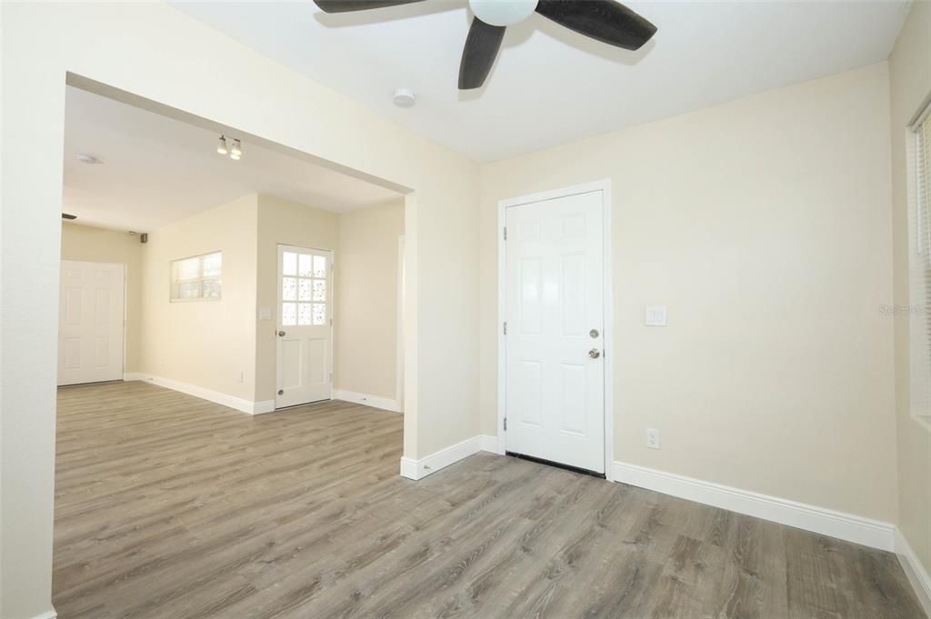 For Sale: $239,500 (3 beds, 2 baths, 1059 Square Feet)