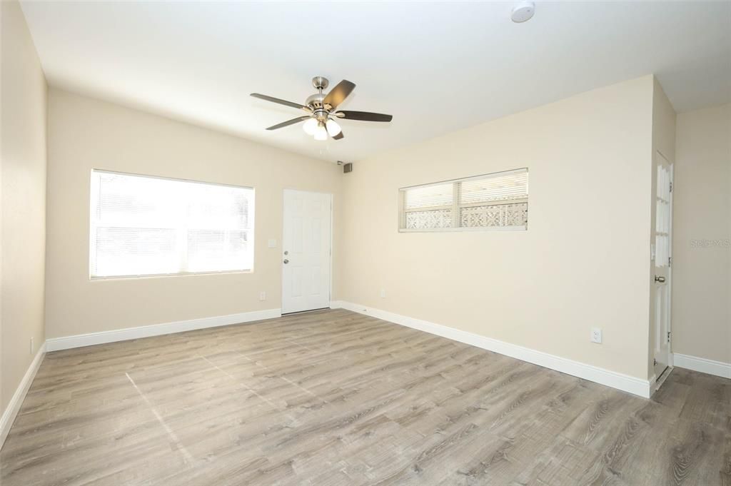 For Sale: $239,500 (3 beds, 2 baths, 1059 Square Feet)