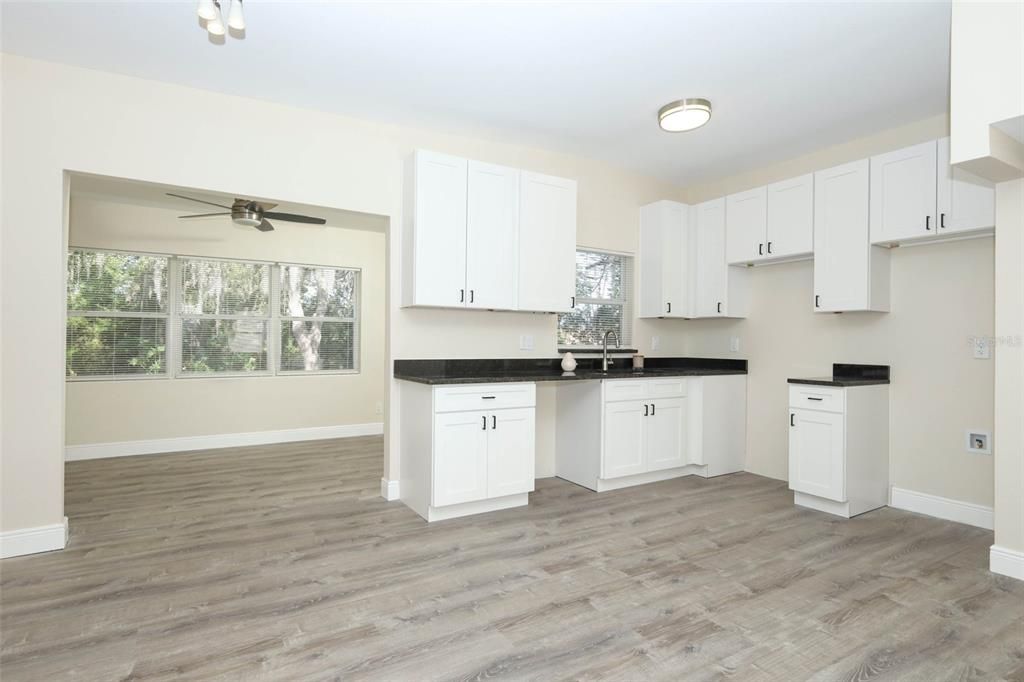 For Sale: $239,500 (3 beds, 2 baths, 1059 Square Feet)