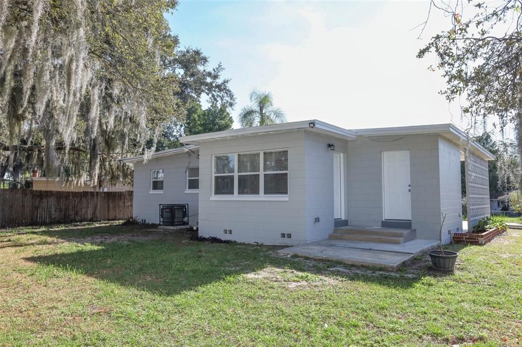 For Sale: $239,500 (3 beds, 2 baths, 1059 Square Feet)