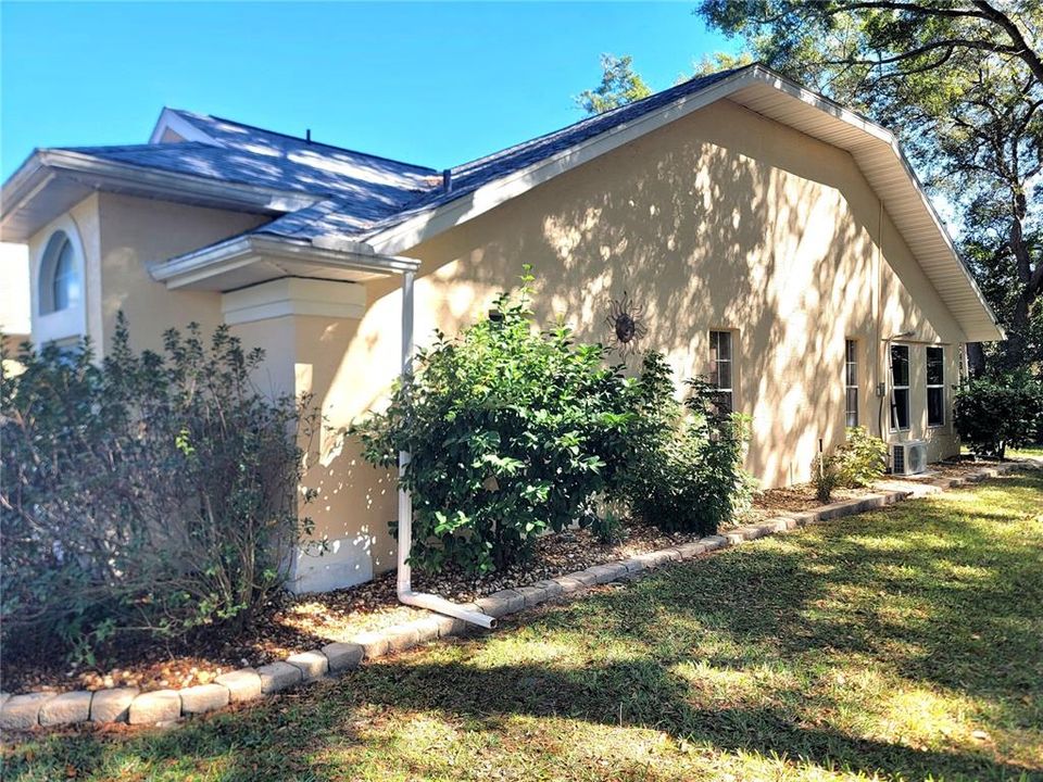 For Sale: $325,000 (3 beds, 2 baths, 1669 Square Feet)