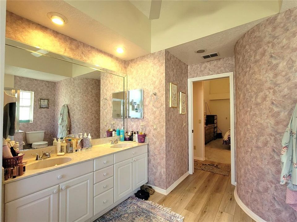 For Sale: $325,000 (3 beds, 2 baths, 1669 Square Feet)