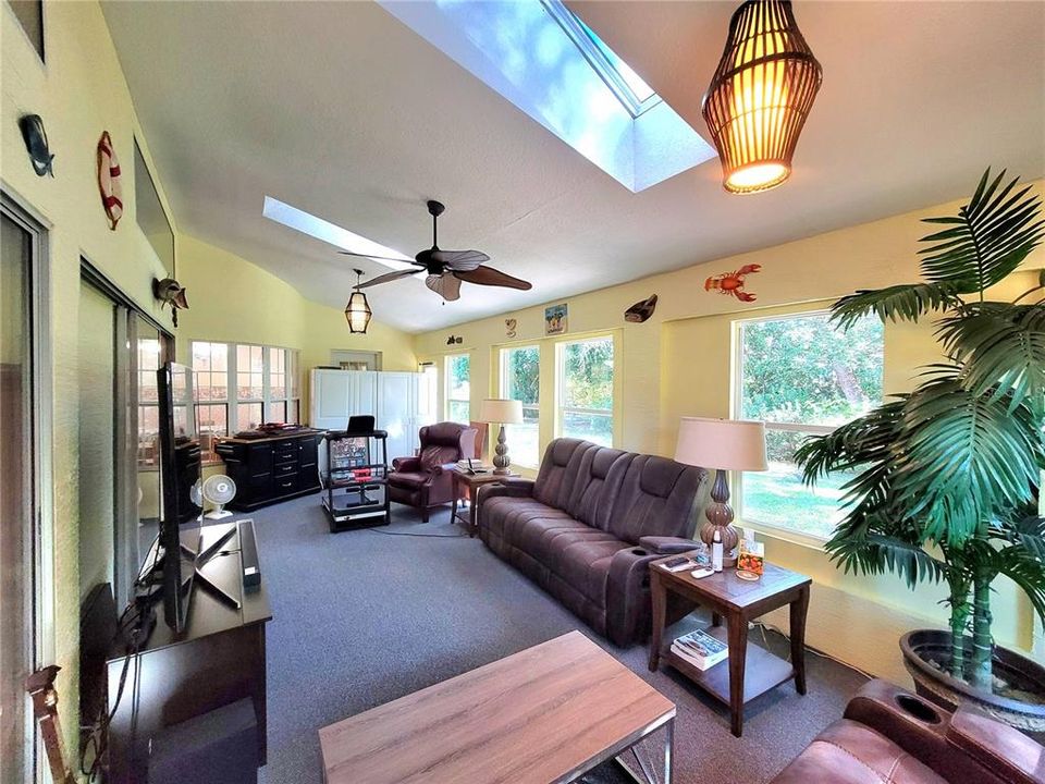 For Sale: $325,000 (3 beds, 2 baths, 1669 Square Feet)