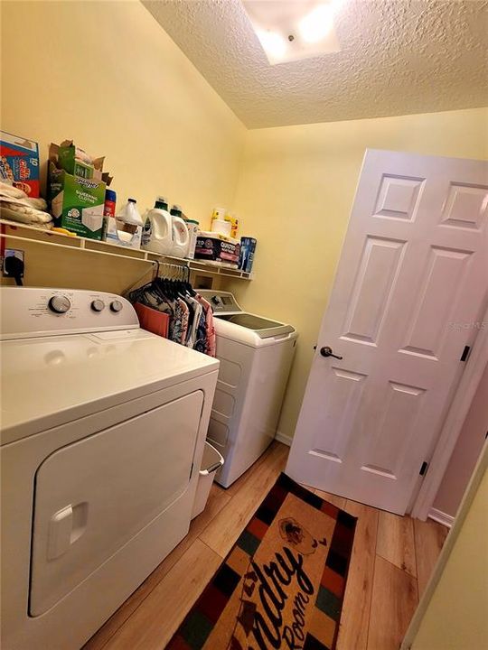 For Sale: $325,000 (3 beds, 2 baths, 1669 Square Feet)