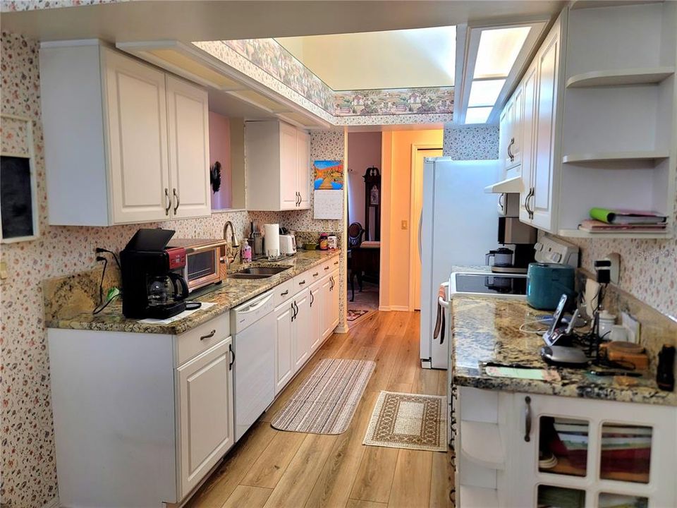 For Sale: $325,000 (3 beds, 2 baths, 1669 Square Feet)