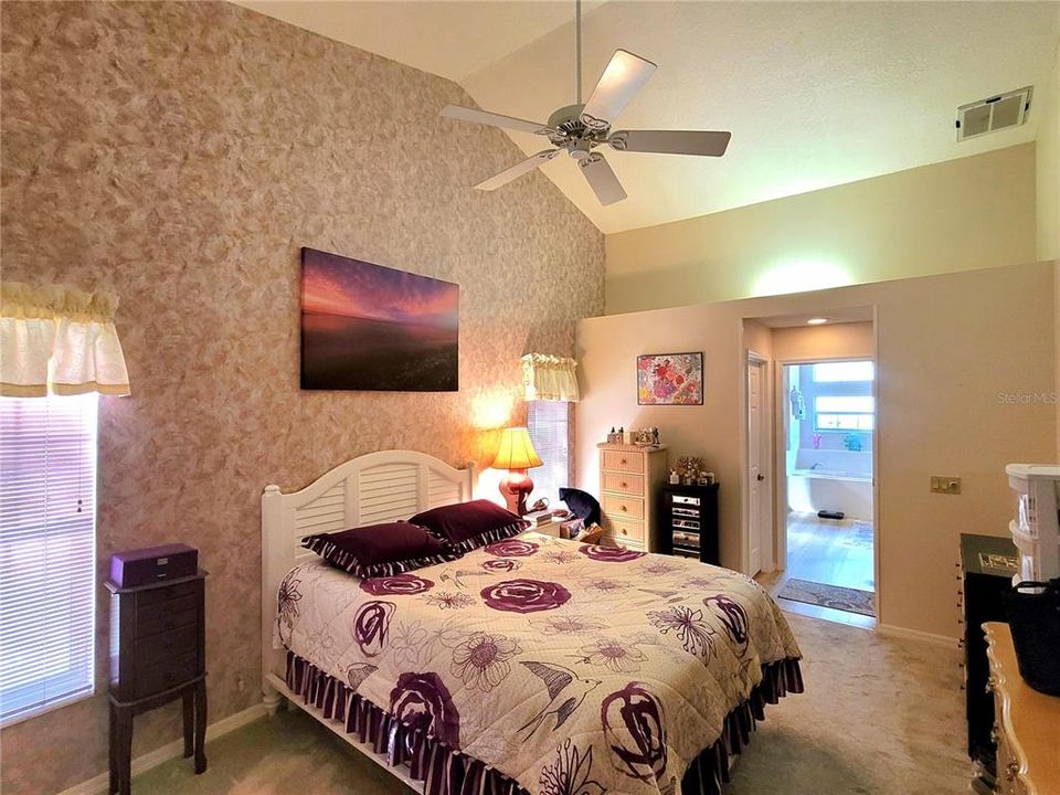 For Sale: $325,000 (3 beds, 2 baths, 1669 Square Feet)