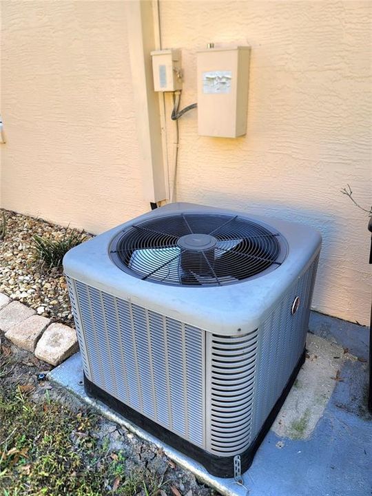 For Sale: $325,000 (3 beds, 2 baths, 1669 Square Feet)