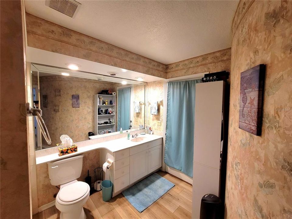 For Sale: $325,000 (3 beds, 2 baths, 1669 Square Feet)