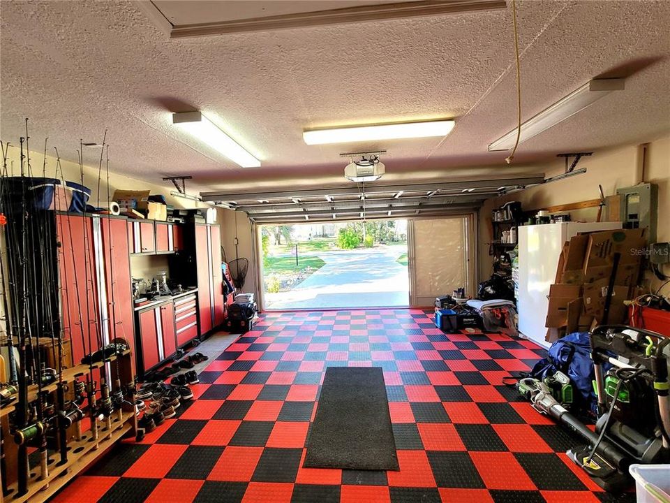 For Sale: $325,000 (3 beds, 2 baths, 1669 Square Feet)