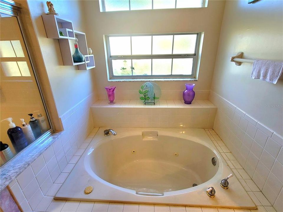 For Sale: $325,000 (3 beds, 2 baths, 1669 Square Feet)