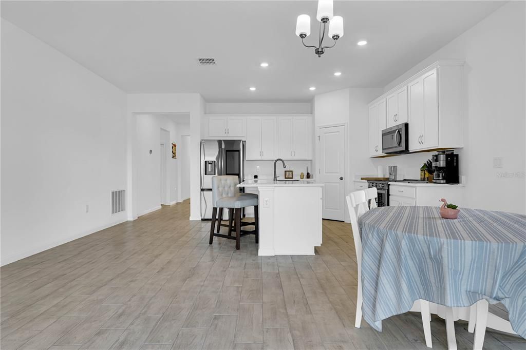 En Renta: $2,050 (4 camas, 2 baños, 1938 Pies cuadrados)