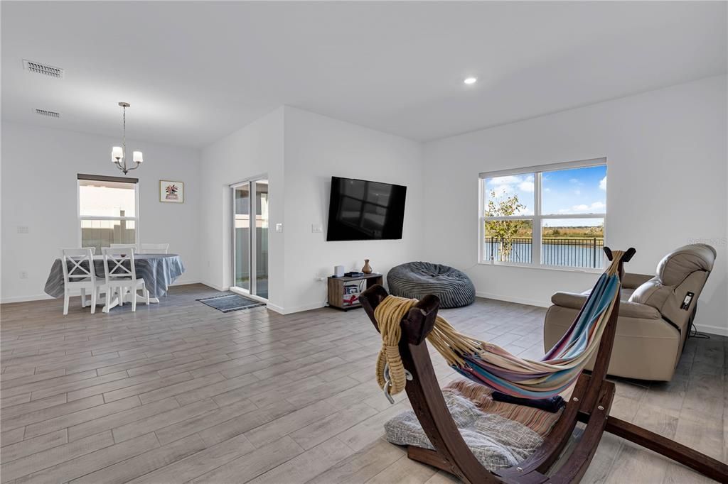 En Renta: $2,050 (4 camas, 2 baños, 1938 Pies cuadrados)