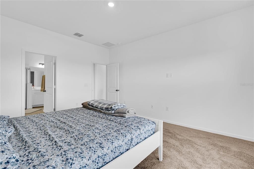 En Renta: $2,050 (4 camas, 2 baños, 1938 Pies cuadrados)