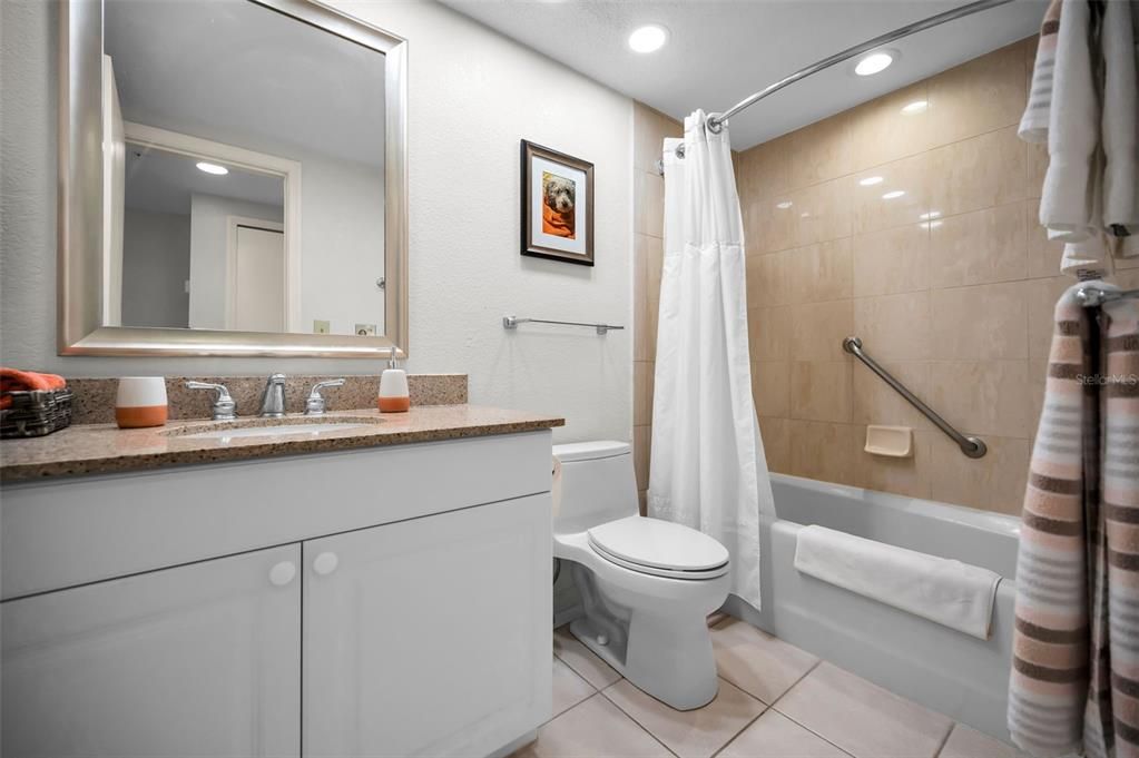 На продажу: $375,000 (2 спален, 2 ванн, 1175 Квадратных фут)