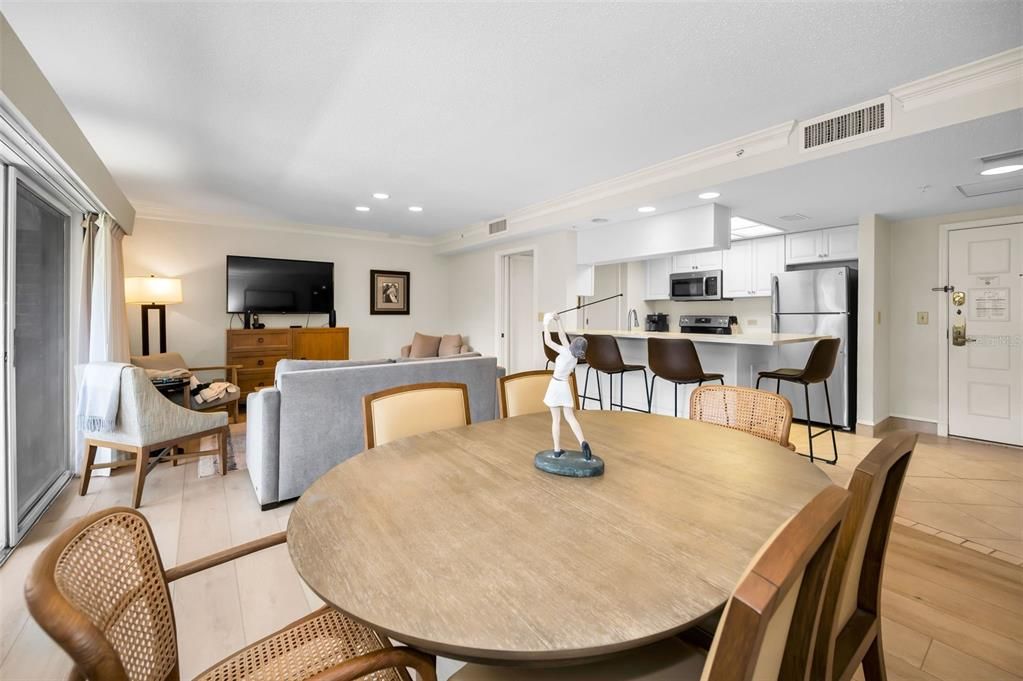 На продажу: $375,000 (2 спален, 2 ванн, 1175 Квадратных фут)