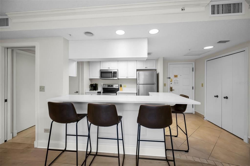 На продажу: $375,000 (2 спален, 2 ванн, 1175 Квадратных фут)