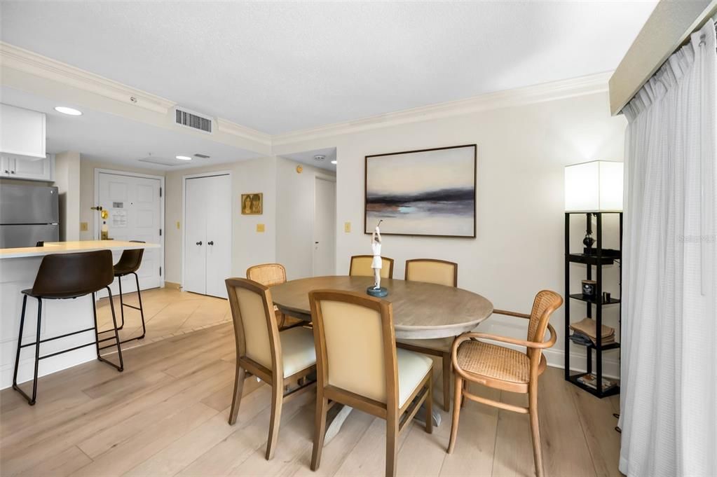 На продажу: $375,000 (2 спален, 2 ванн, 1175 Квадратных фут)