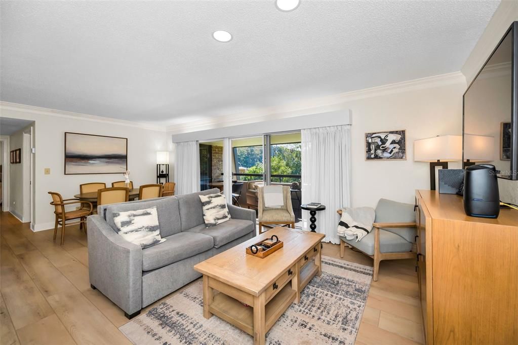 На продажу: $375,000 (2 спален, 2 ванн, 1175 Квадратных фут)