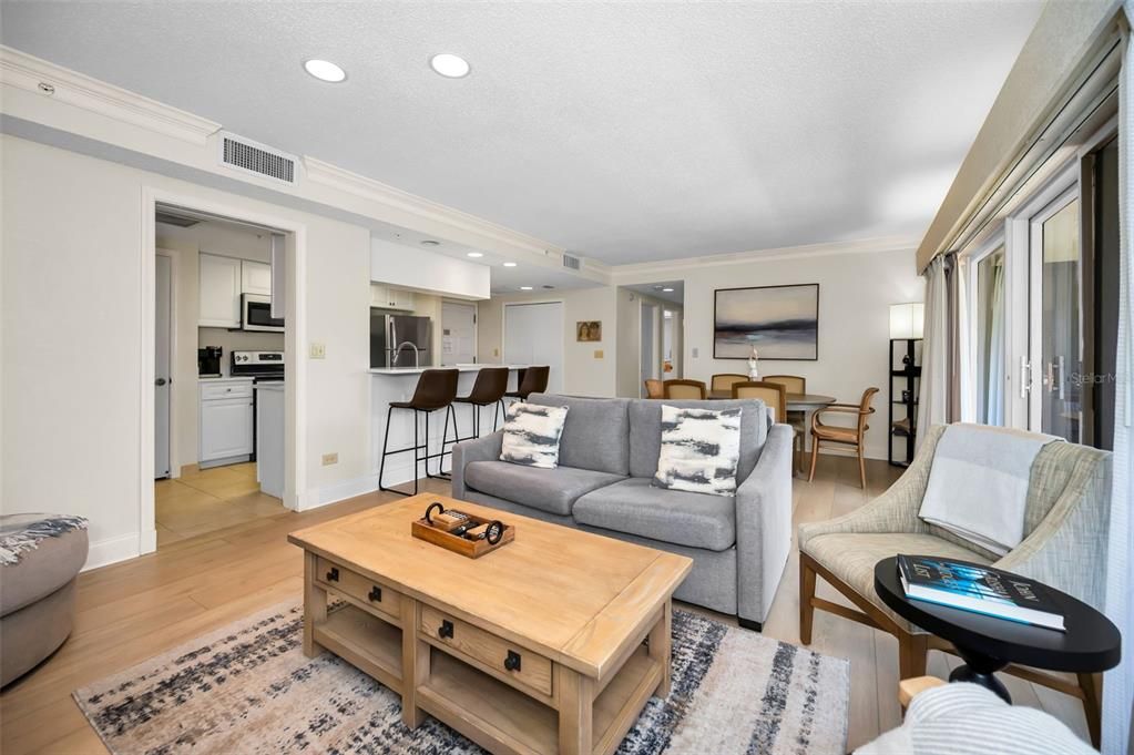 На продажу: $375,000 (2 спален, 2 ванн, 1175 Квадратных фут)