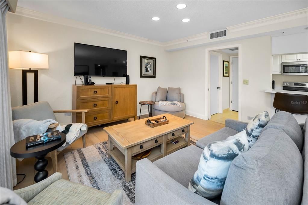 На продажу: $375,000 (2 спален, 2 ванн, 1175 Квадратных фут)