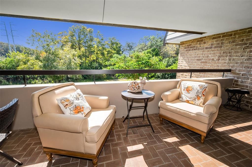 На продажу: $375,000 (2 спален, 2 ванн, 1175 Квадратных фут)