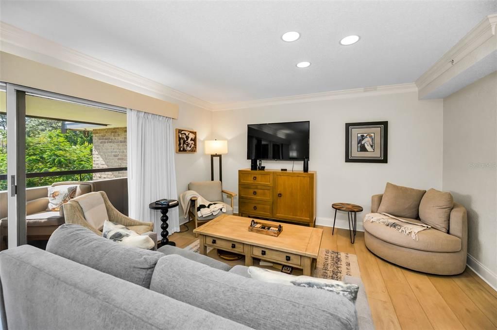 На продажу: $375,000 (2 спален, 2 ванн, 1175 Квадратных фут)