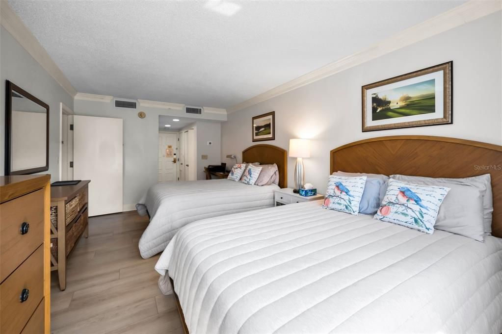 На продажу: $375,000 (2 спален, 2 ванн, 1175 Квадратных фут)