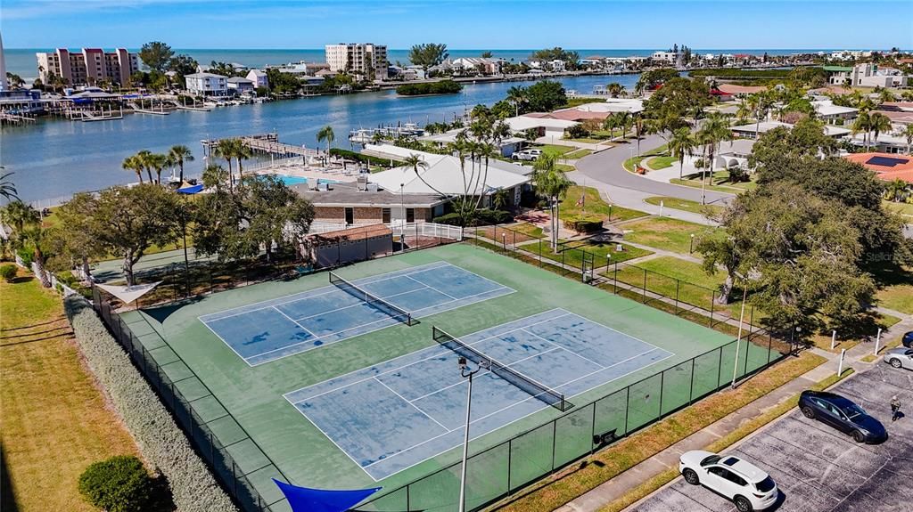 En Venta: $549,900 (3 camas, 3 baños, 2298 Pies cuadrados)