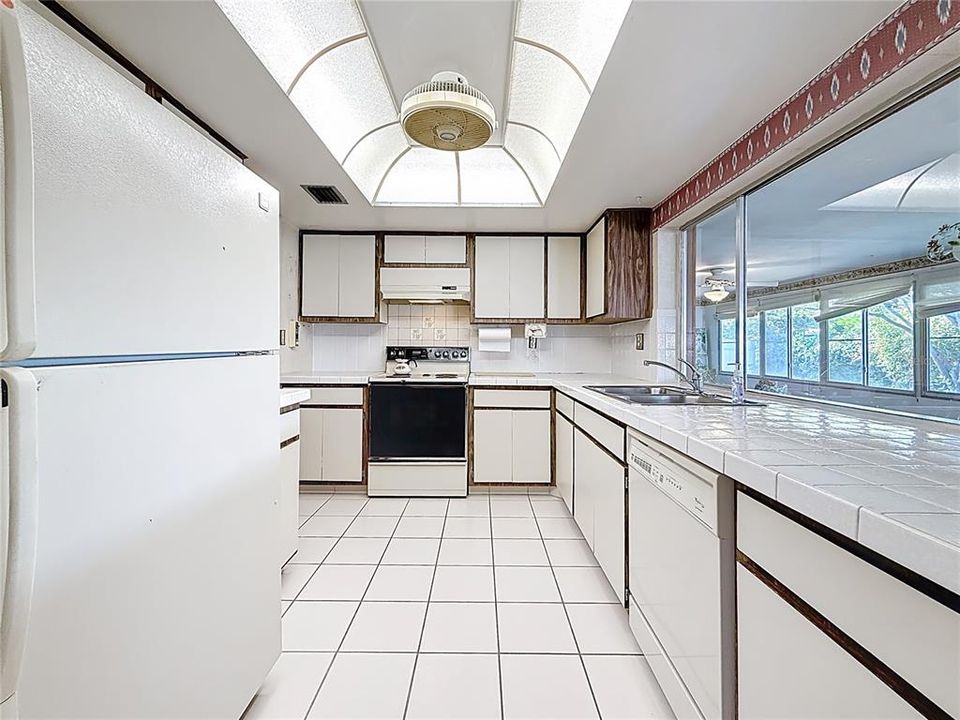 En Venta: $549,900 (3 camas, 3 baños, 2298 Pies cuadrados)