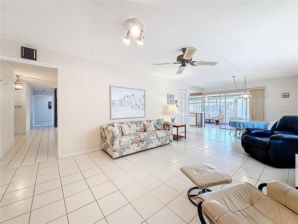 En Venta: $549,900 (3 camas, 3 baños, 2298 Pies cuadrados)