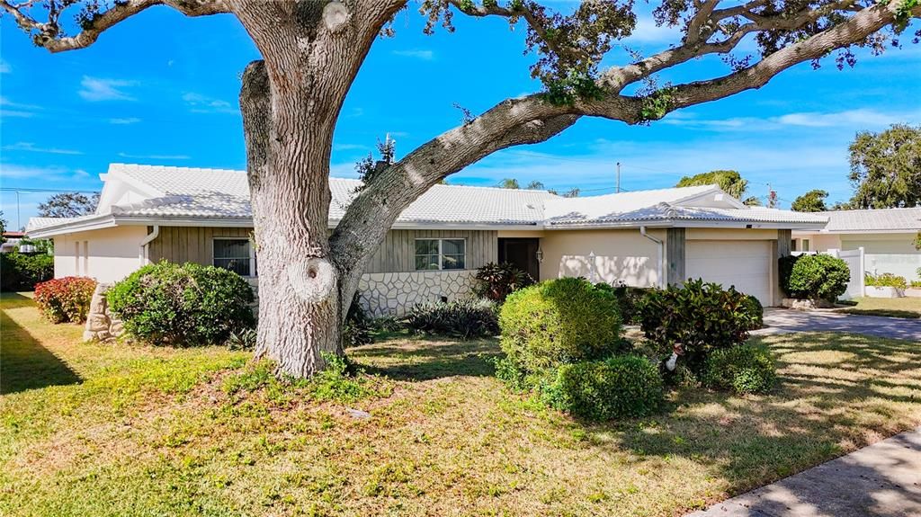 En Venta: $549,900 (3 camas, 3 baños, 2298 Pies cuadrados)