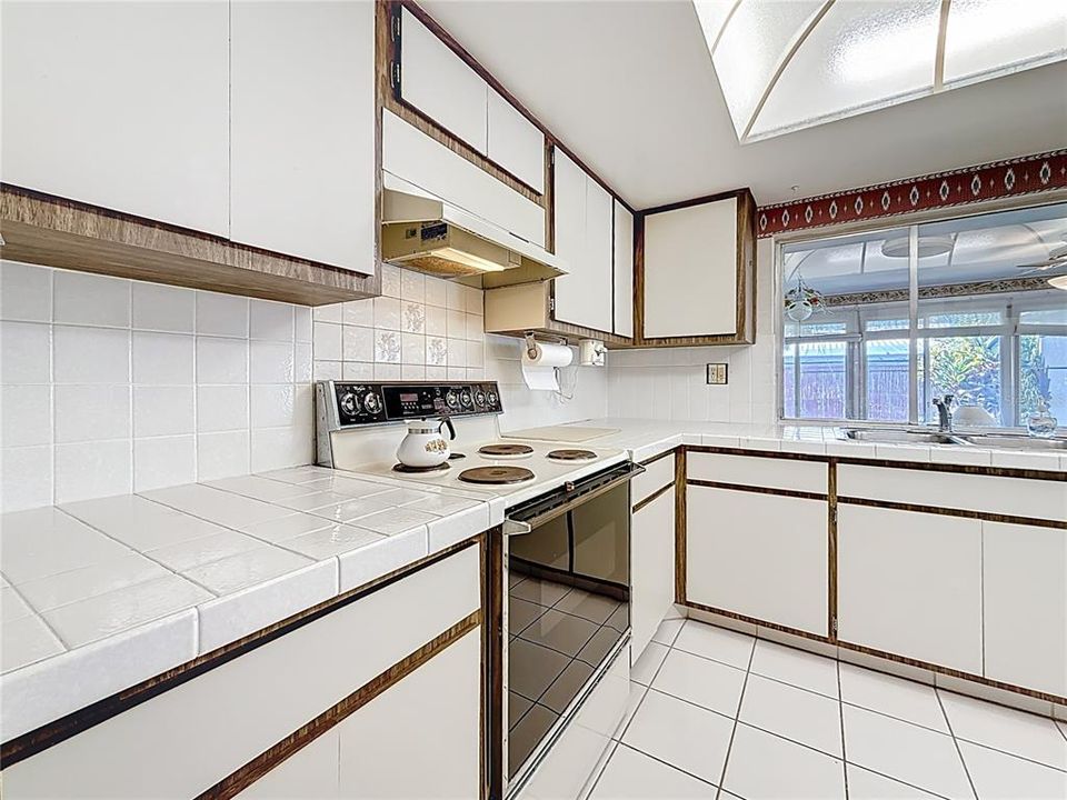 En Venta: $549,900 (3 camas, 3 baños, 2298 Pies cuadrados)