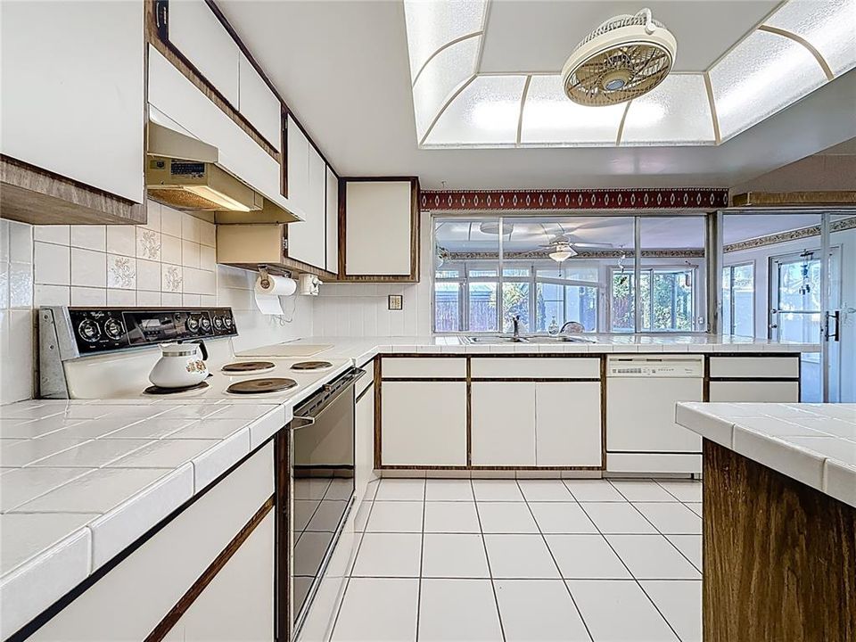 En Venta: $549,900 (3 camas, 3 baños, 2298 Pies cuadrados)