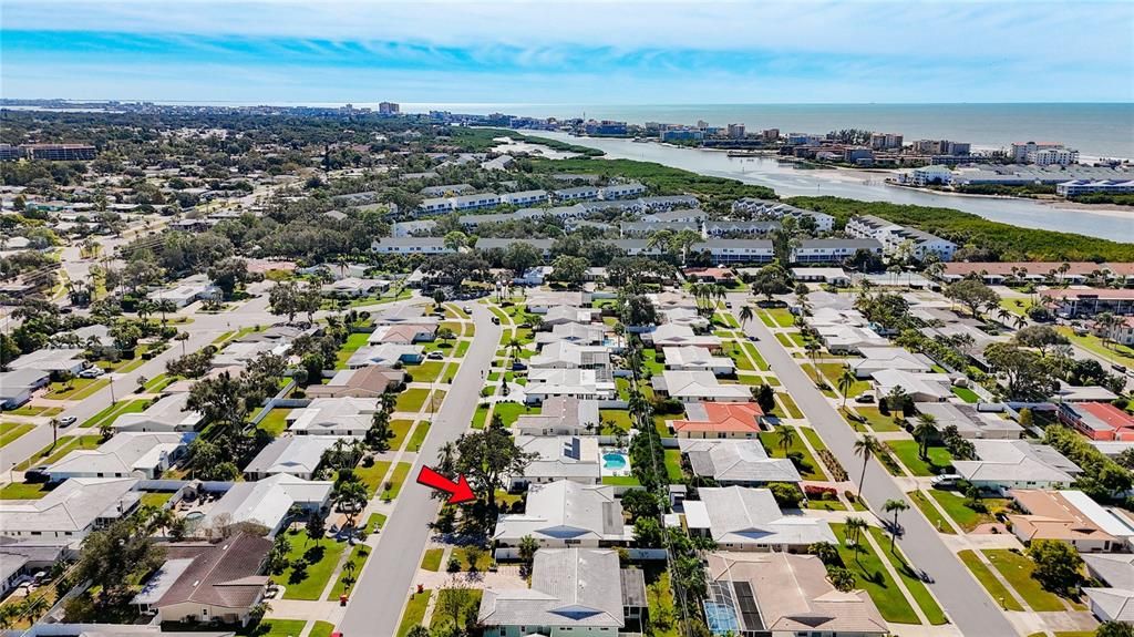 En Venta: $549,900 (3 camas, 3 baños, 2298 Pies cuadrados)