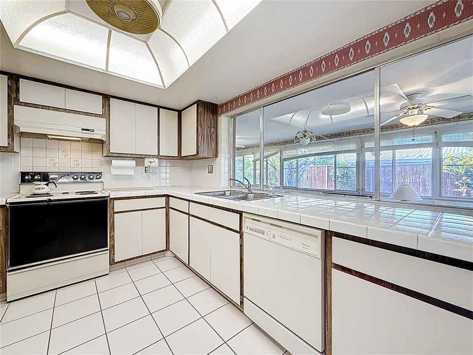 En Venta: $549,900 (3 camas, 3 baños, 2298 Pies cuadrados)