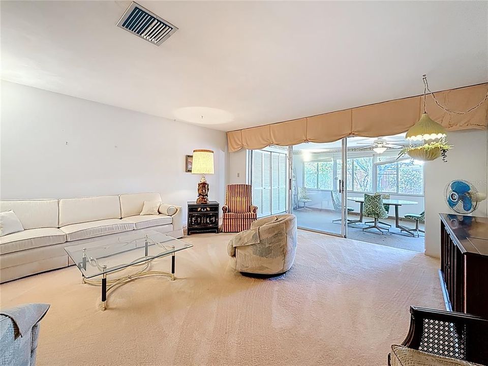 En Venta: $549,900 (3 camas, 3 baños, 2298 Pies cuadrados)