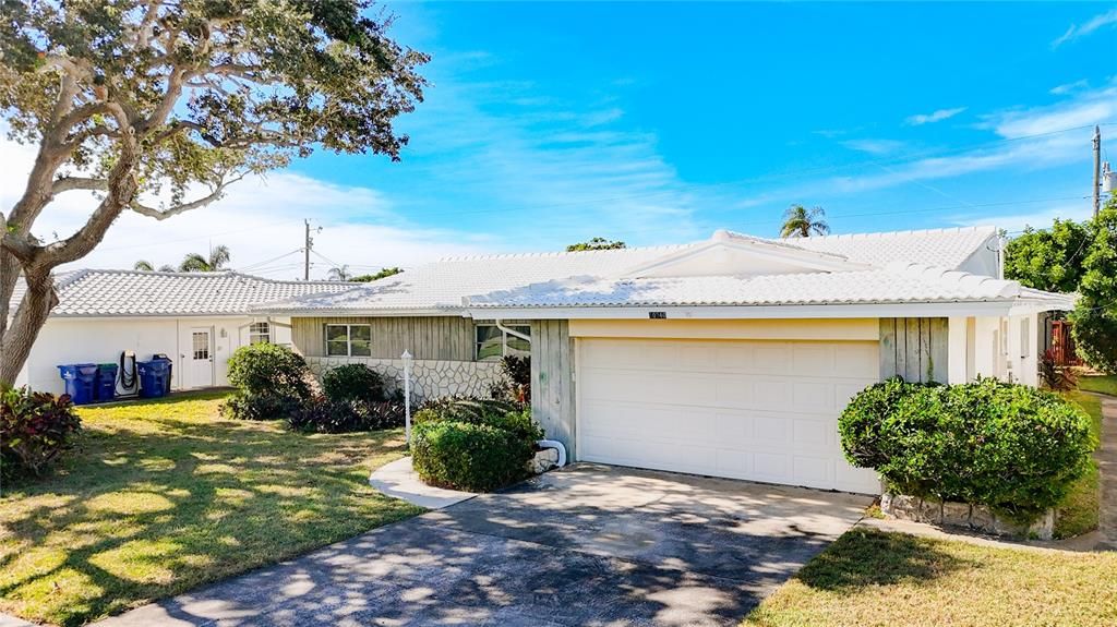 En Venta: $549,900 (3 camas, 3 baños, 2298 Pies cuadrados)