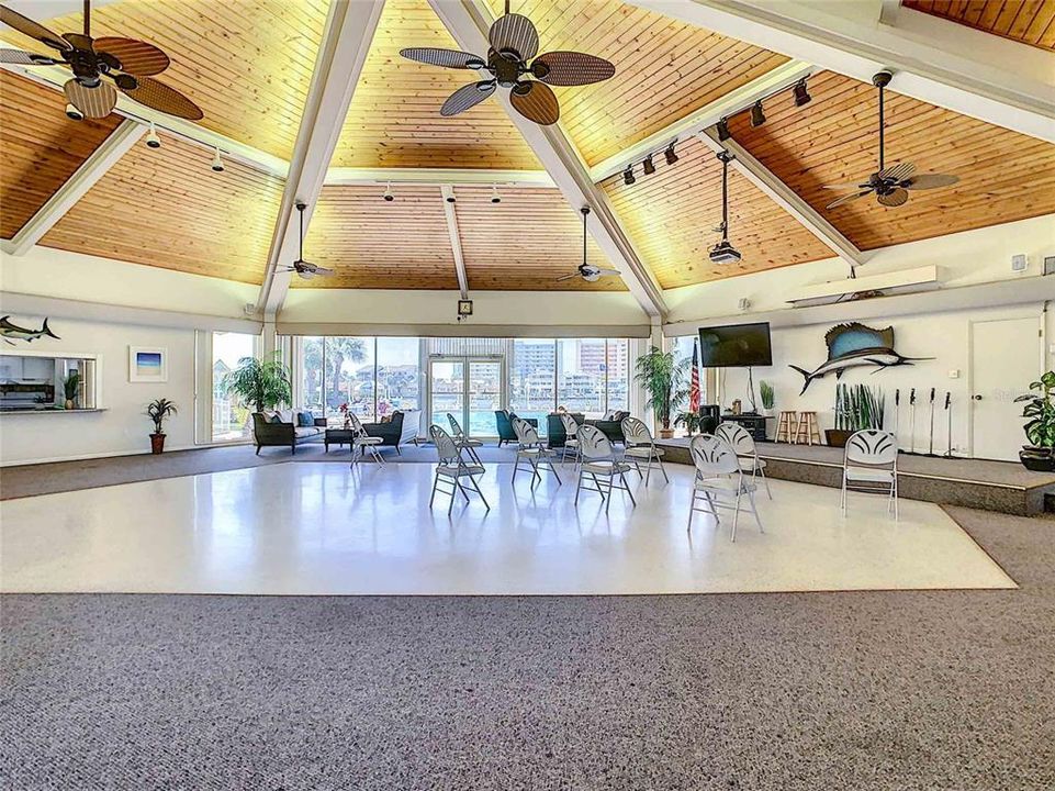 En Venta: $549,900 (3 camas, 3 baños, 2298 Pies cuadrados)