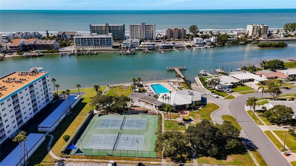 En Venta: $549,900 (3 camas, 3 baños, 2298 Pies cuadrados)