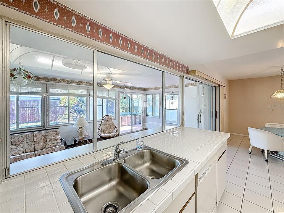 En Venta: $549,900 (3 camas, 3 baños, 2298 Pies cuadrados)