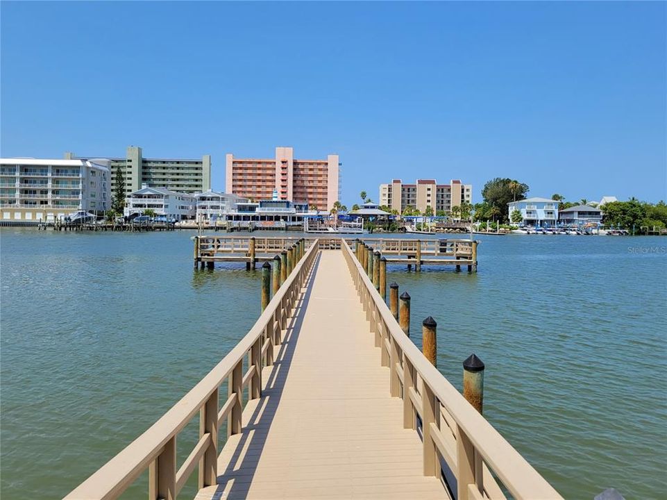 En Venta: $549,900 (3 camas, 3 baños, 2298 Pies cuadrados)